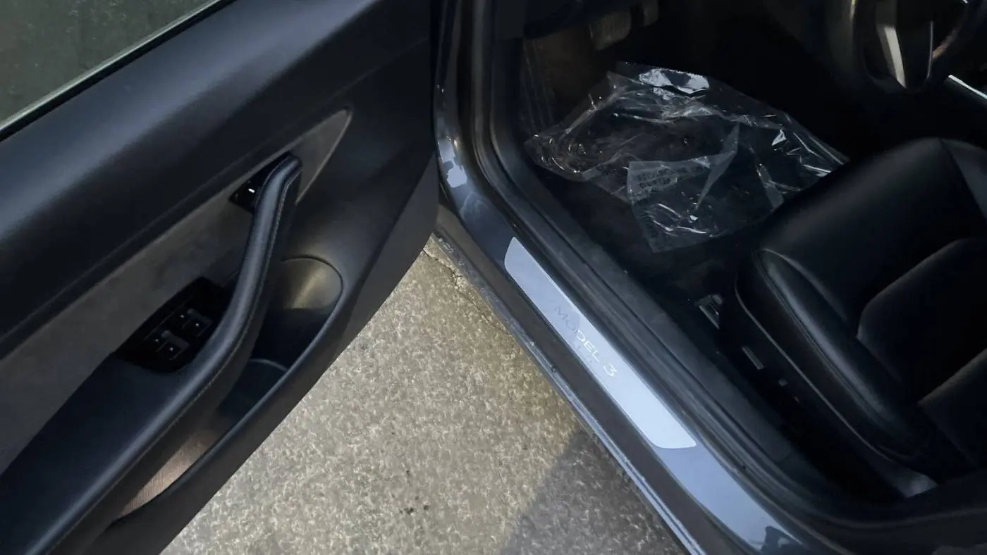 2018 Tesla Model 3 5YJ3E1EB9JF116475