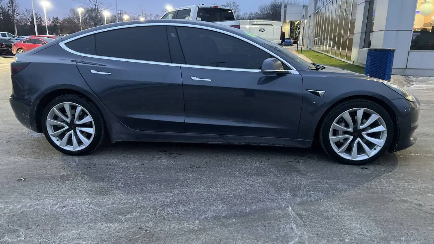 2018 Tesla Model 3 5YJ3E1EB9JF116475