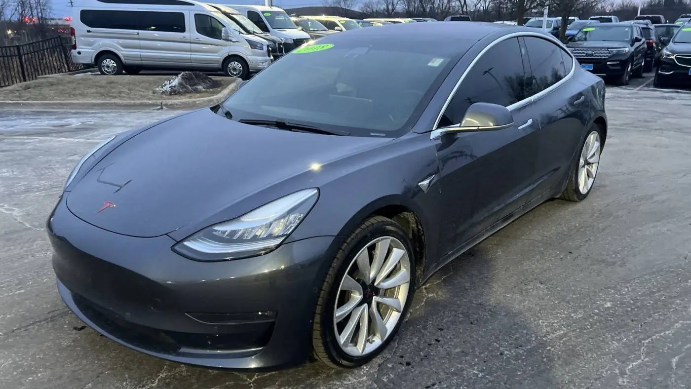 2018 Tesla Model 3 5YJ3E1EB9JF116475