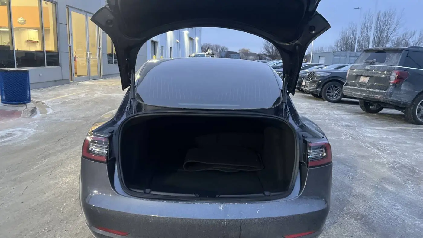 2018 Tesla Model 3 5YJ3E1EB9JF116475