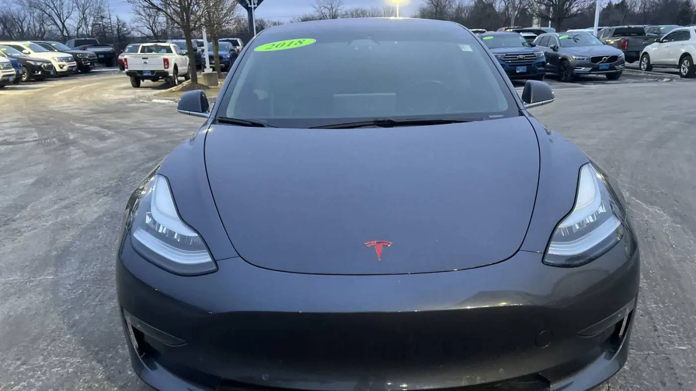 2018 Tesla Model 3 5YJ3E1EB9JF116475