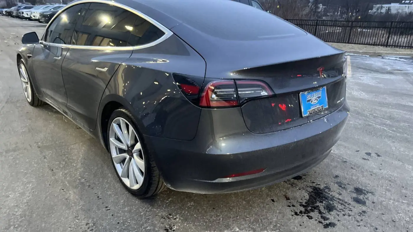 2018 Tesla Model 3 5YJ3E1EB9JF116475