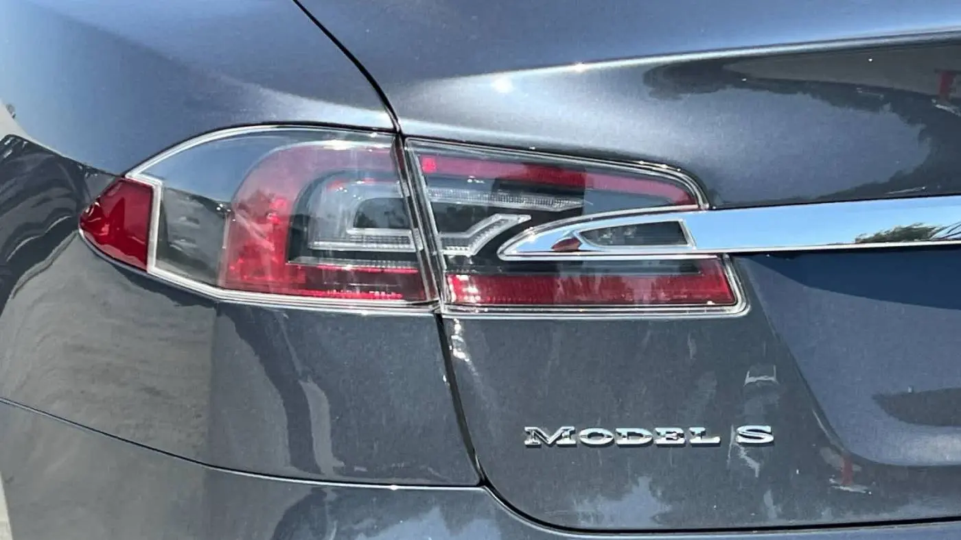 2017 Tesla Model S 5YJSA1E29HF184406