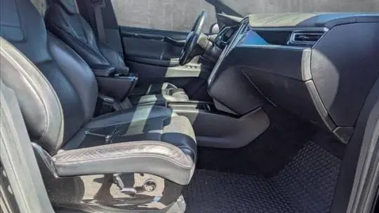 2016 Tesla Model X 5YJXCAE29GF011855