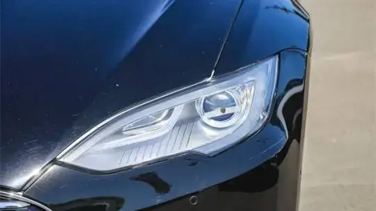 2015 Tesla Model S - Images - 6