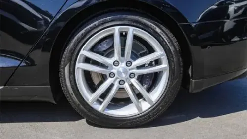 2015 Tesla Model S - Images - 12