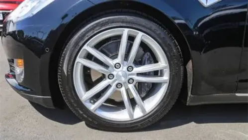 2015 Tesla Model S - Images - 13