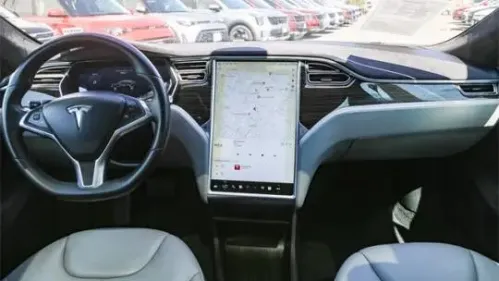 2015 Tesla Model S - Images - 14