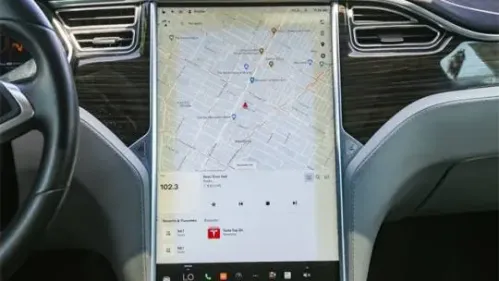 2015 Tesla Model S - Images - 15