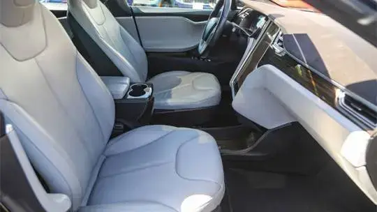 2015 Tesla Model S - Images - 17