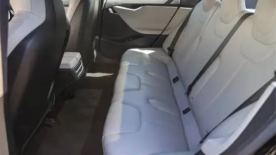 2015 Tesla Model S - Images - 19