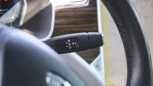 2015 Tesla Model S - Images - 20