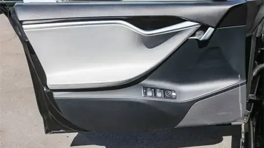 2015 Tesla Model S - Images - 21