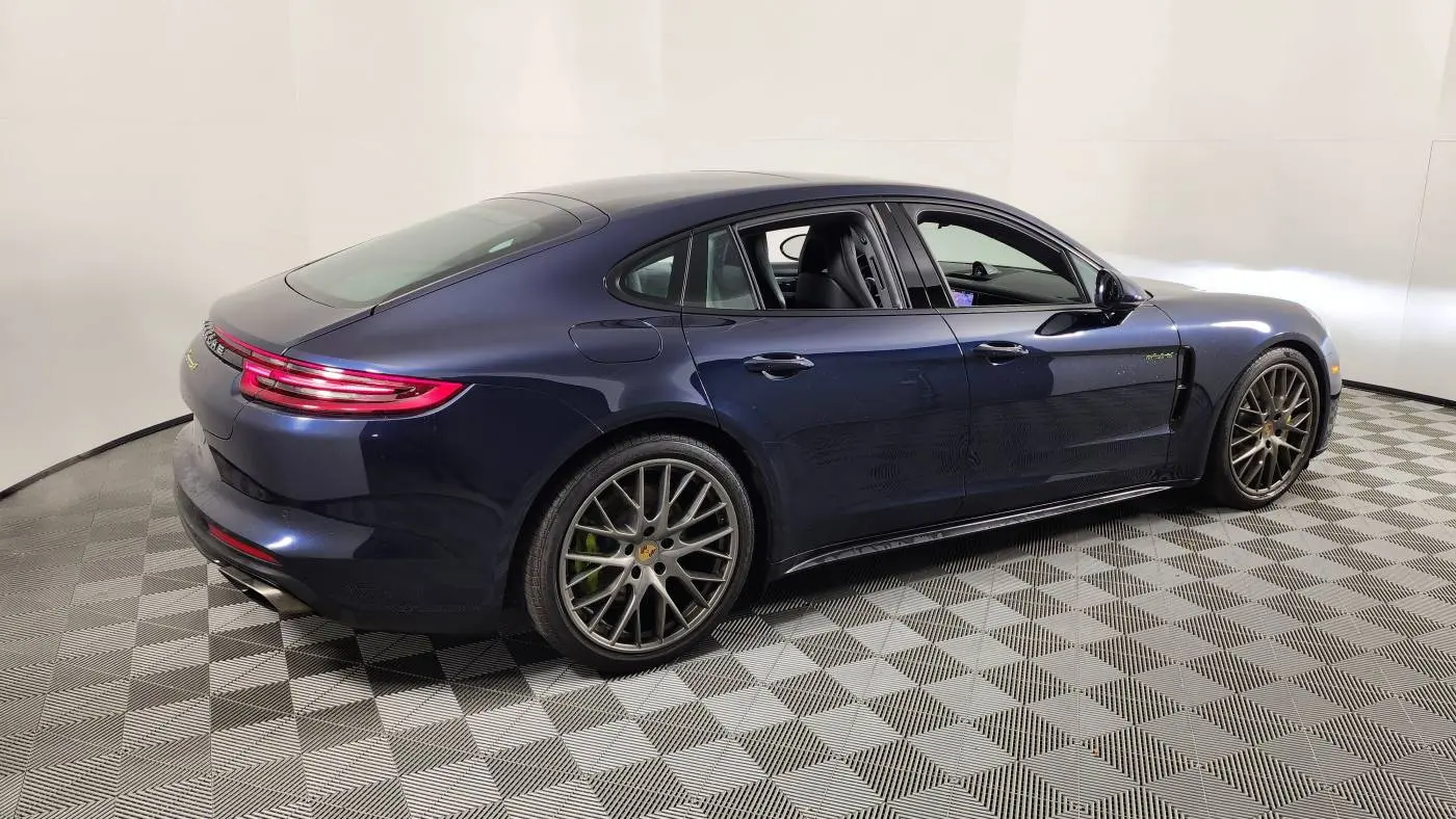 2018 Porsche Panamera WP0AE2A73JL177607