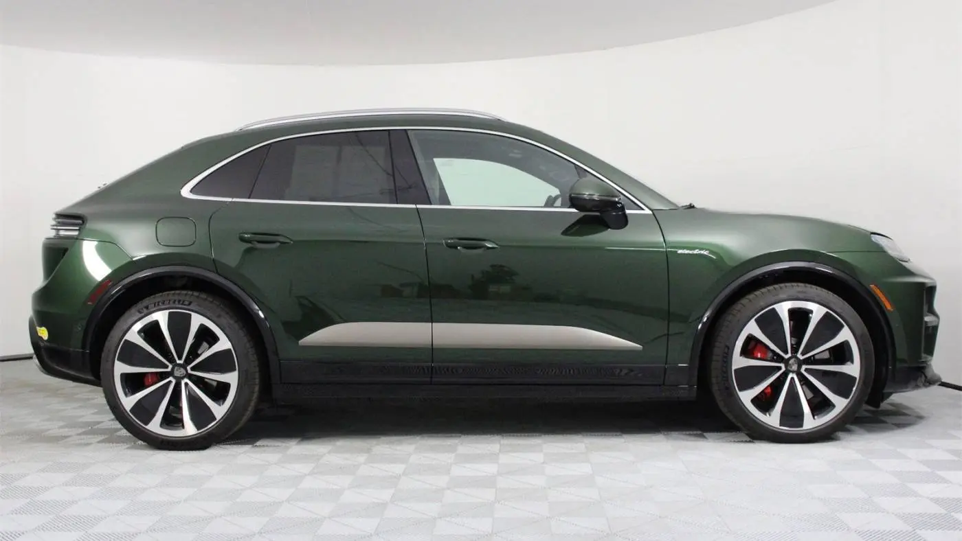 2024 Porsche Macan Electric WP1AC2XA9RL200176