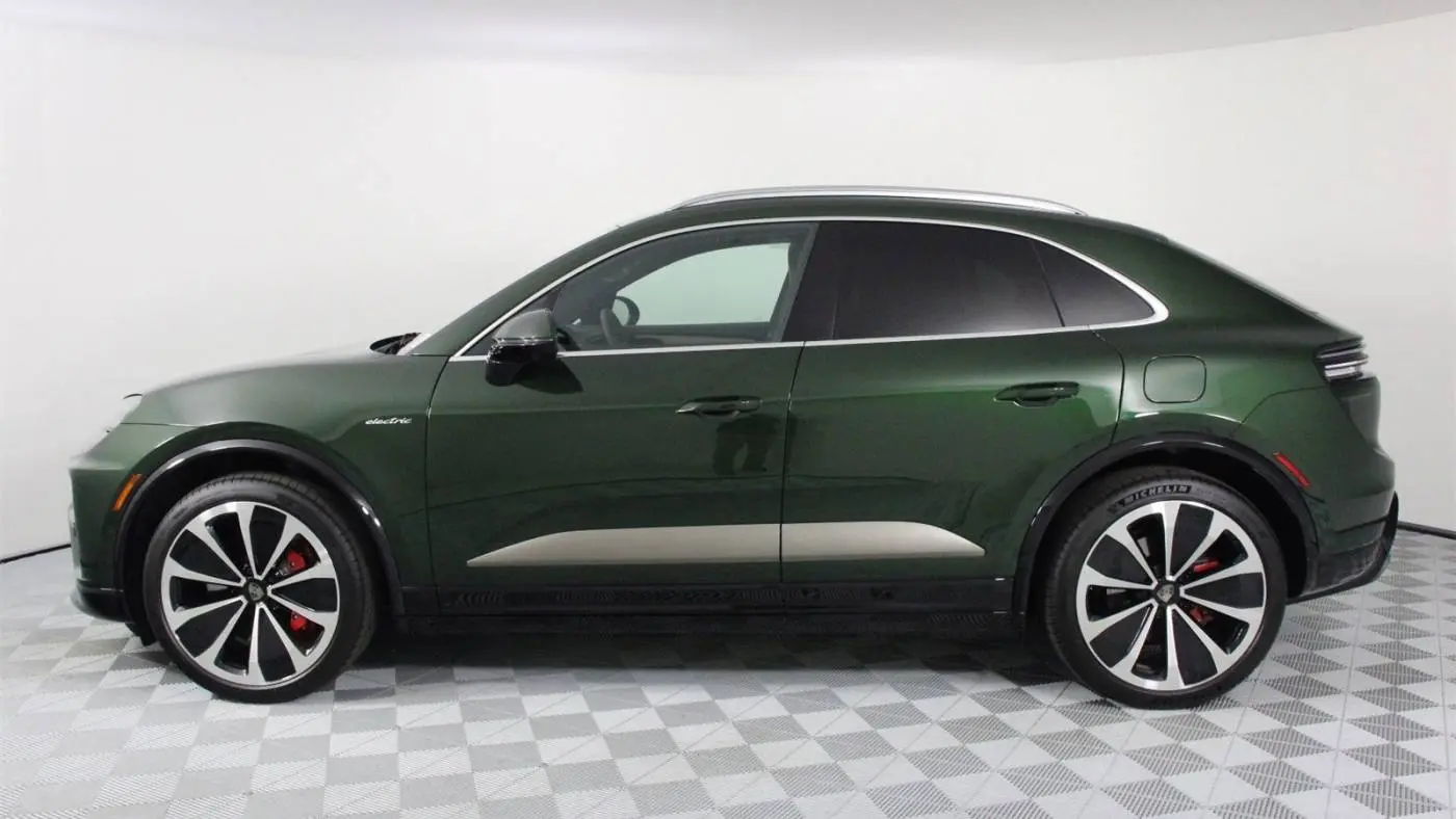 2024 Porsche Macan Electric WP1AC2XA9RL200176