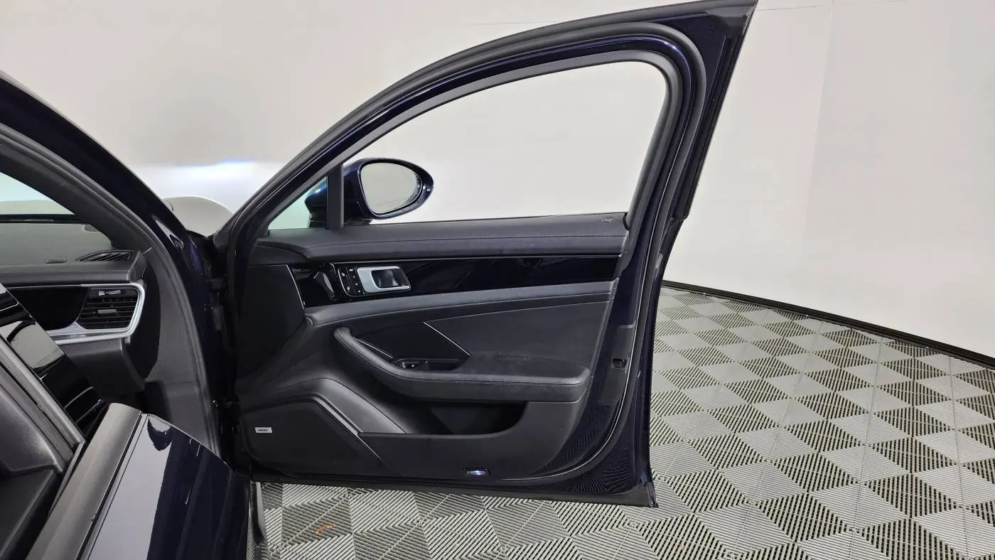 2018 Porsche Panamera WP0AE2A73JL177607