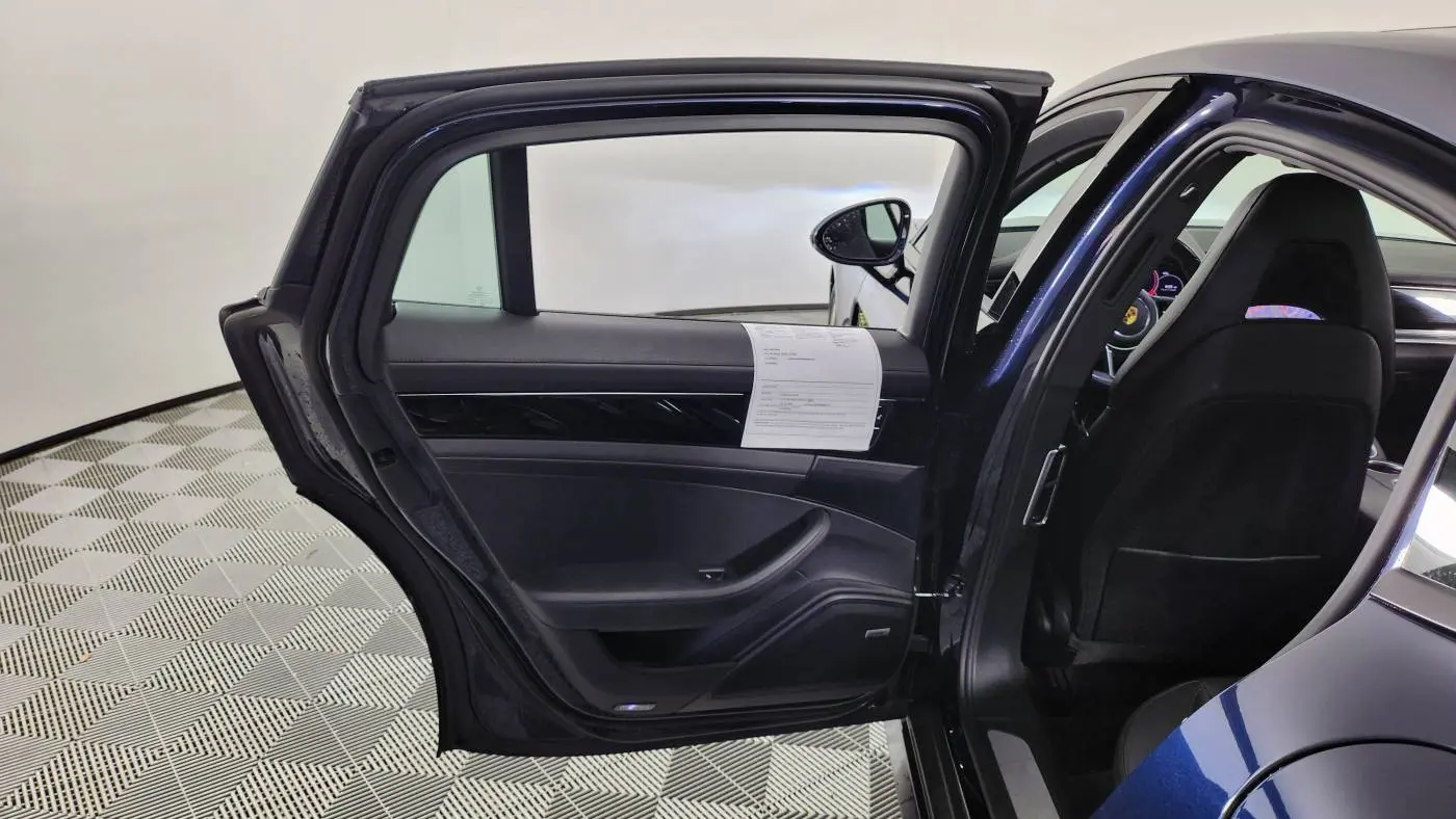 2018 Porsche Panamera WP0AE2A73JL177607