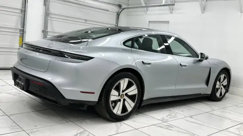 2022 Porsche Taycan - Images - 10
