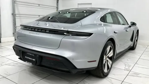 2022 Porsche Taycan - Images - 11