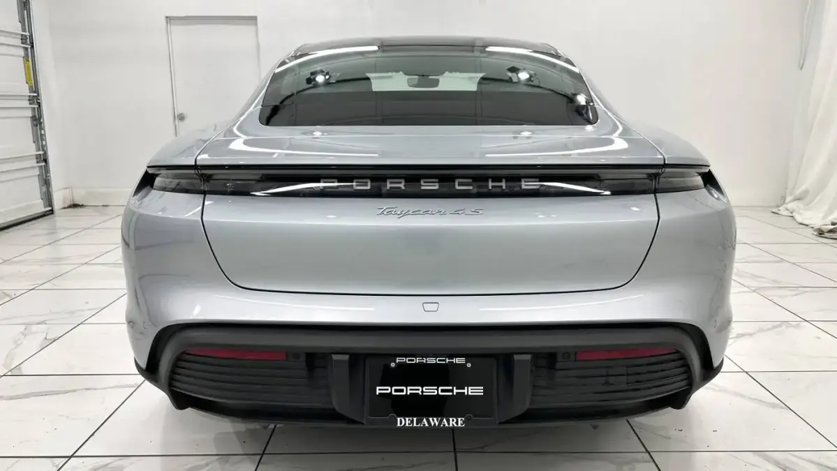 2022 Porsche Taycan - Images - 12