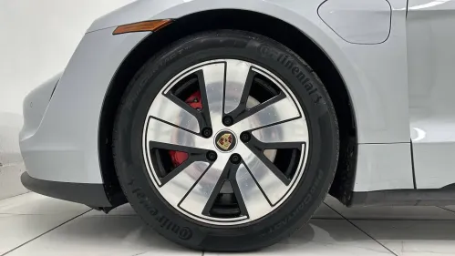 2022 Porsche Taycan - Images - 13