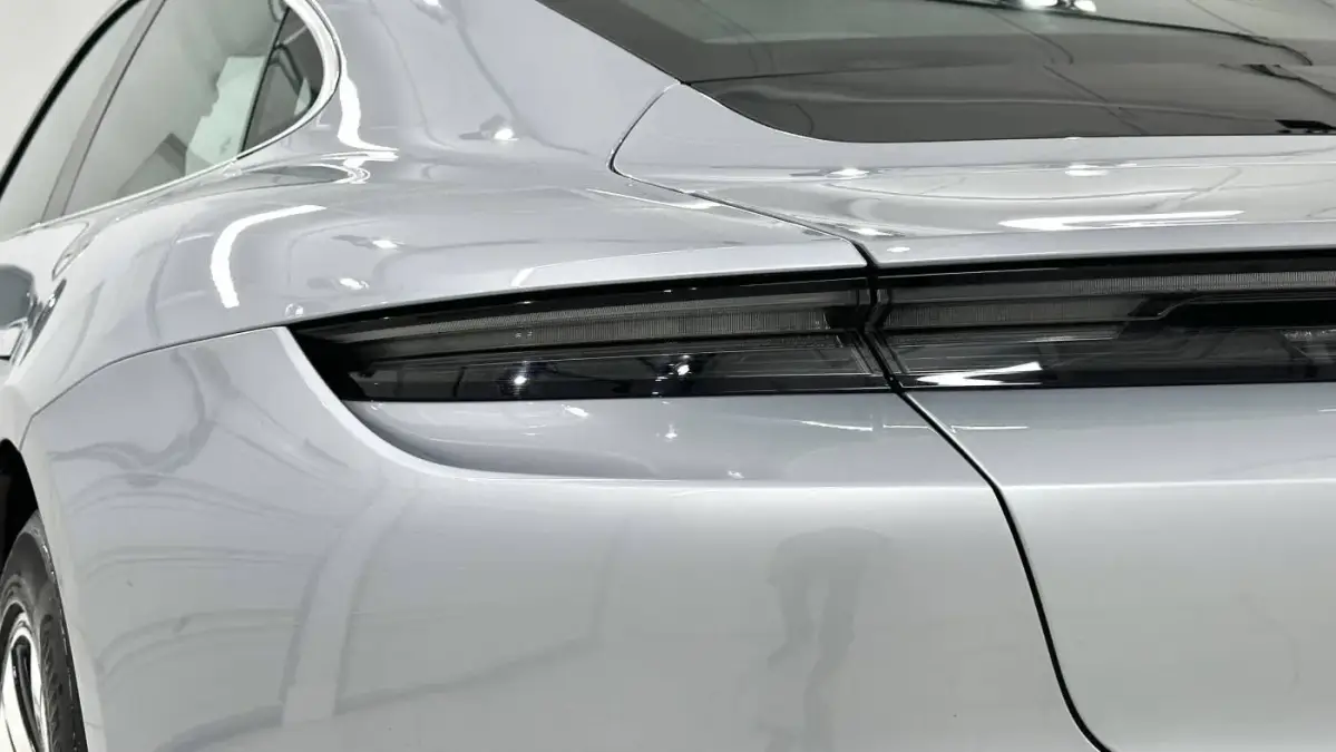 2022 Porsche Taycan - Images - 15