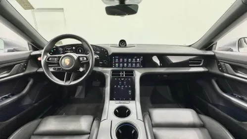 2022 Porsche Taycan - Images - 19