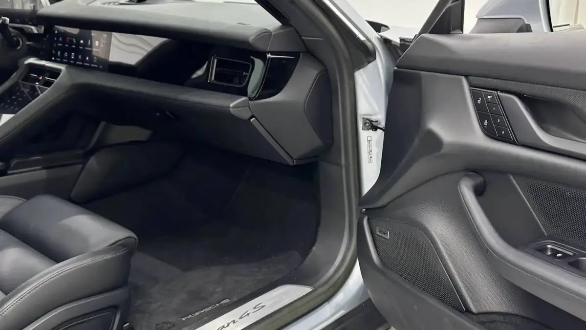 2022 Porsche Taycan - Images - 20