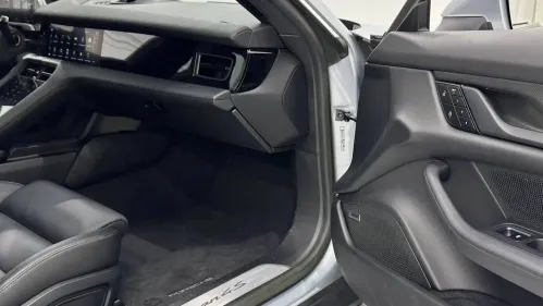 2022 Porsche Taycan - Images - 20