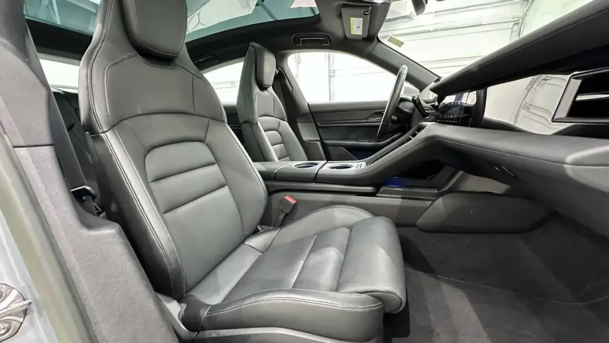 2022 Porsche Taycan - Images - 21