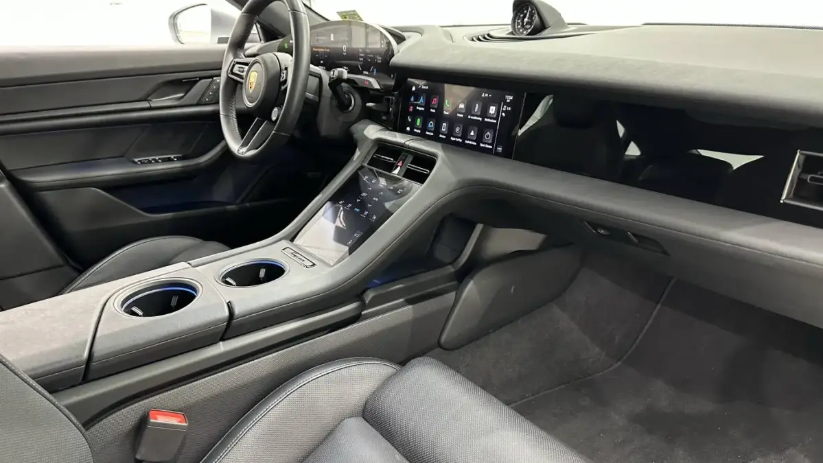 2022 Porsche Taycan - Images - 22