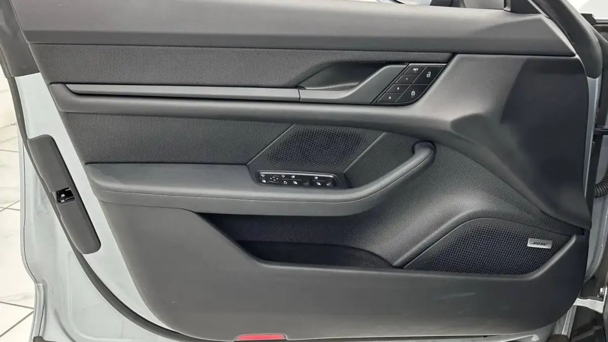 2022 Porsche Taycan - Images - 24