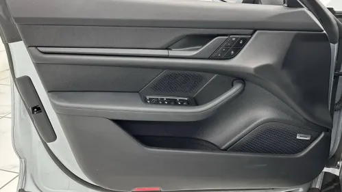 2022 Porsche Taycan - Images - 24