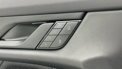 2022 Porsche Taycan - Images - 26