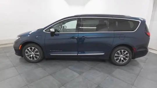 2025 Chrysler Pacifica 2C4RC1N75SR573981