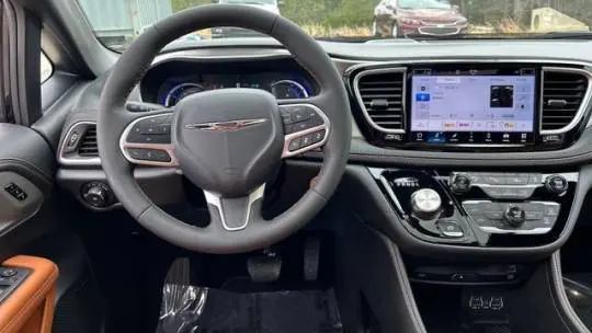 2025 Chrysler Pacifica 2C4RC1N77SR564019