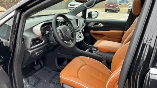 2025 Chrysler Pacifica 2C4RC1N77SR564019