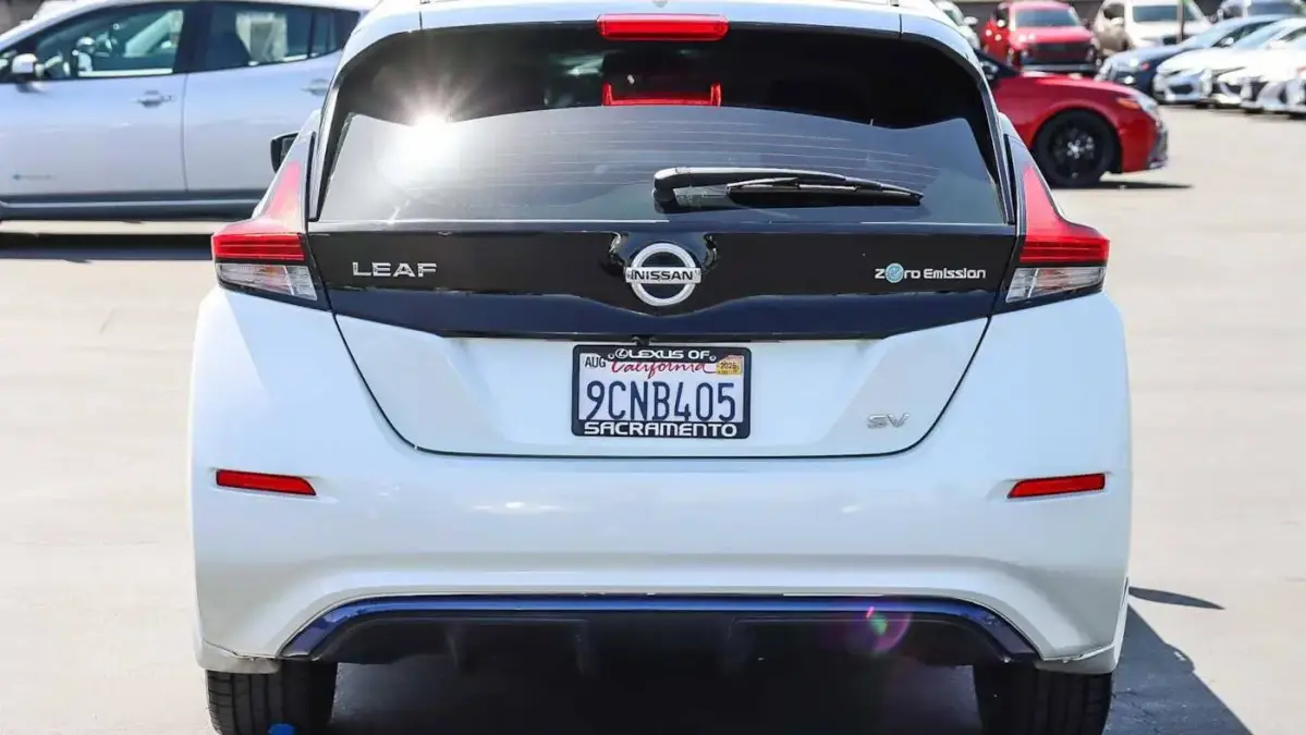 2018 Nissan LEAF - Images - 3
