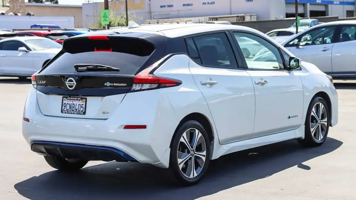 2018 Nissan LEAF - Images - 4