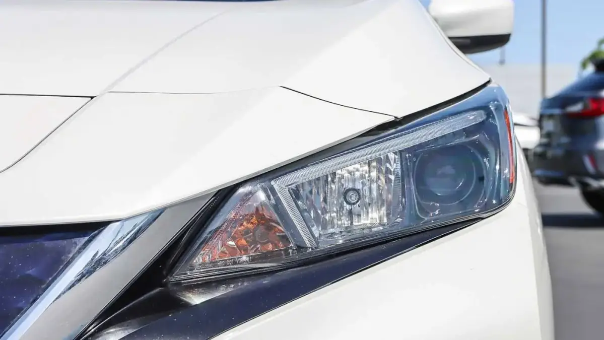 2018 Nissan LEAF - Images - 7