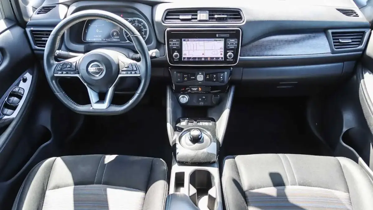 2018 Nissan LEAF - Images - 11