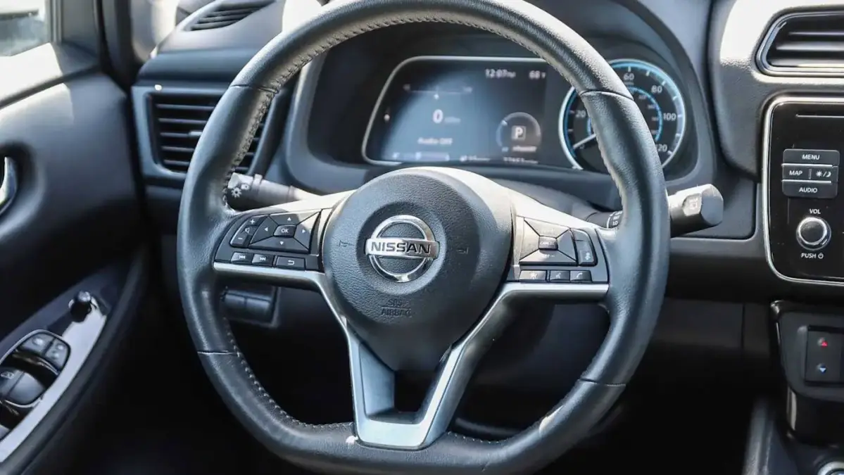 2018 Nissan LEAF - Images - 14