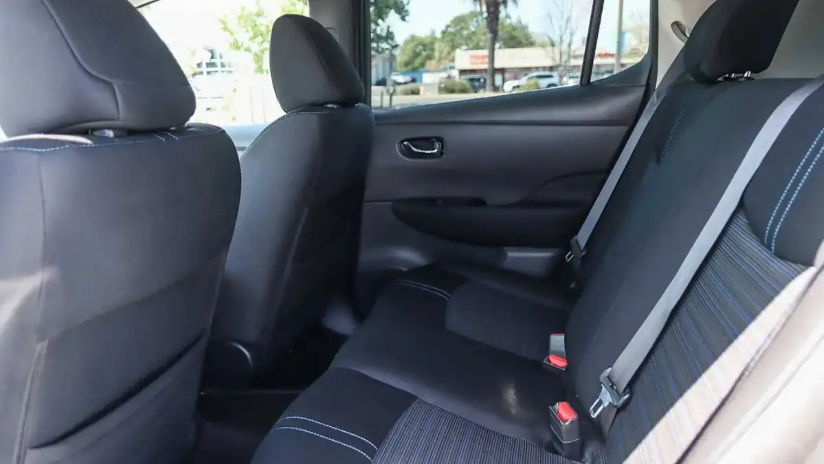 2018 Nissan LEAF - Images - 17