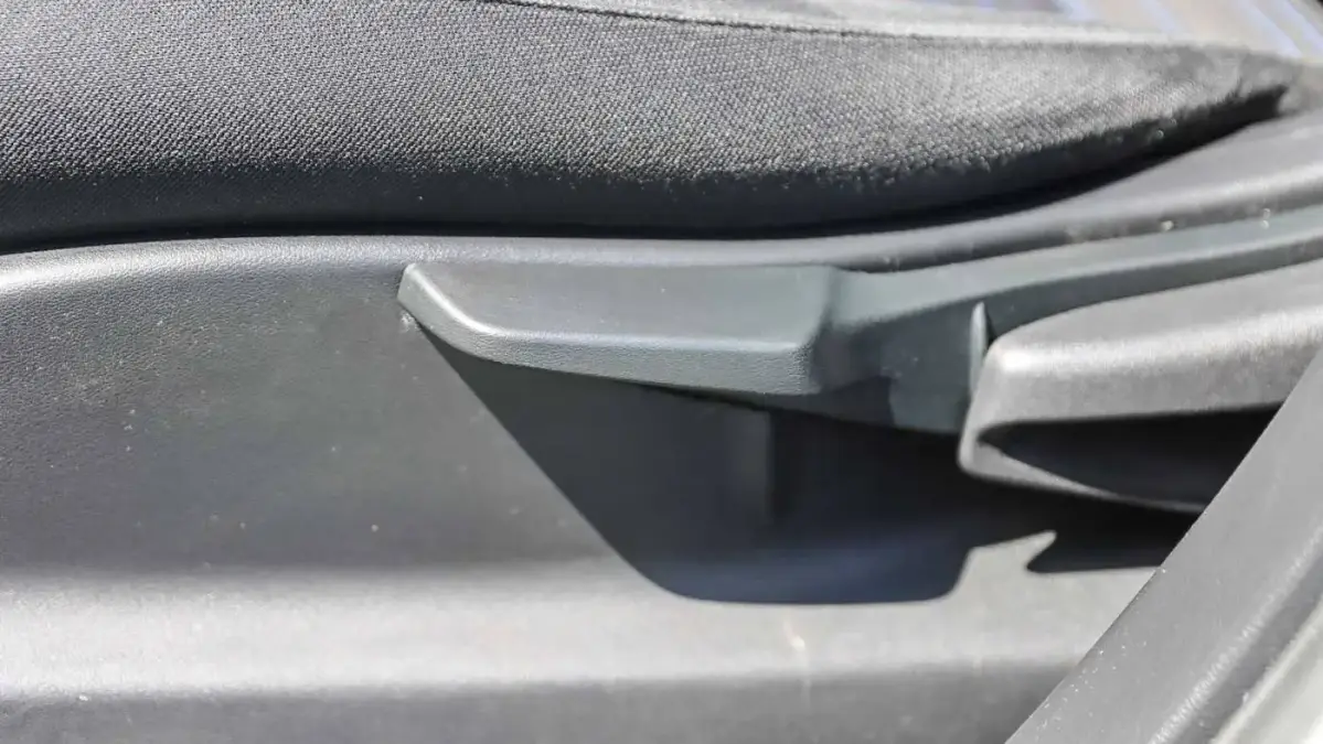 2018 Nissan LEAF - Images - 20