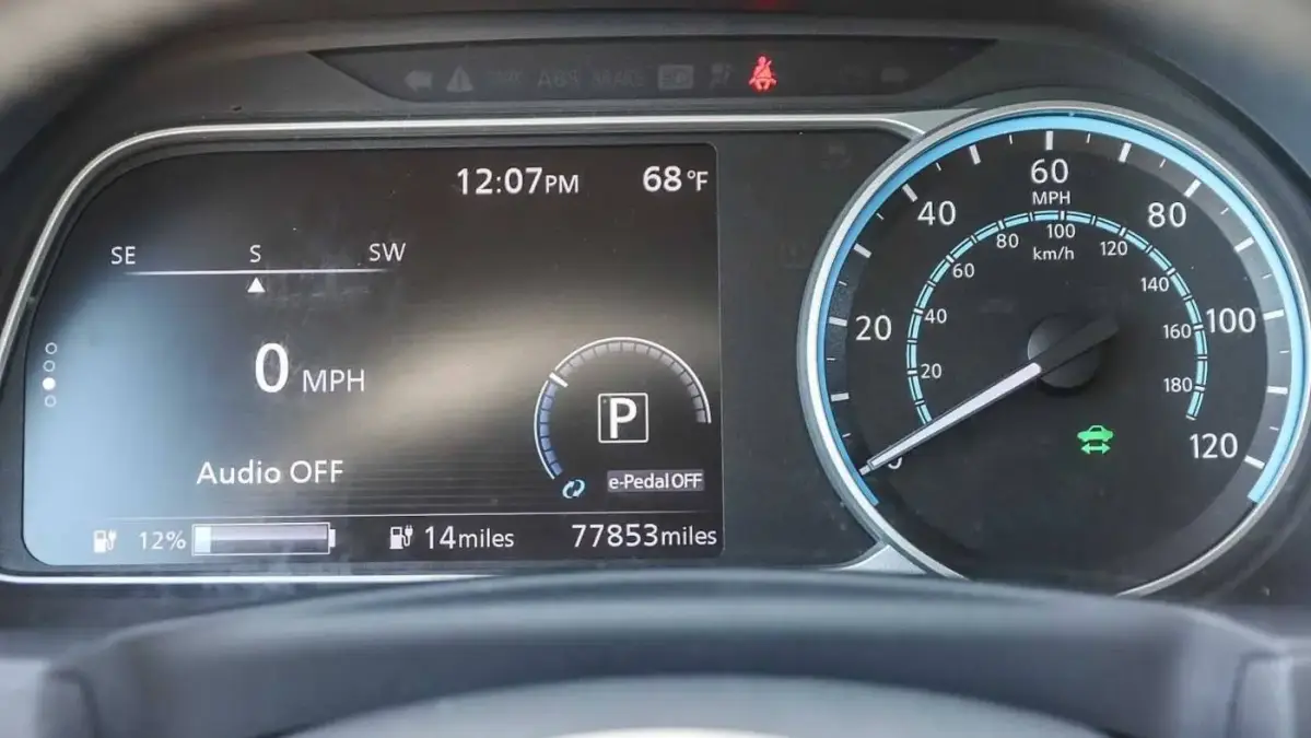2018 Nissan LEAF - Images - 21