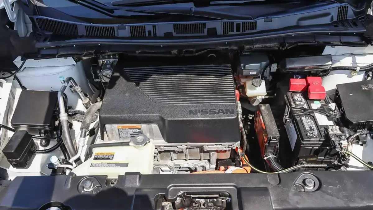 2018 Nissan LEAF - Images - 25
