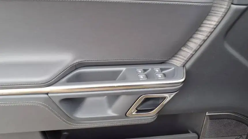 2023 Rivian R1S - Images - 12