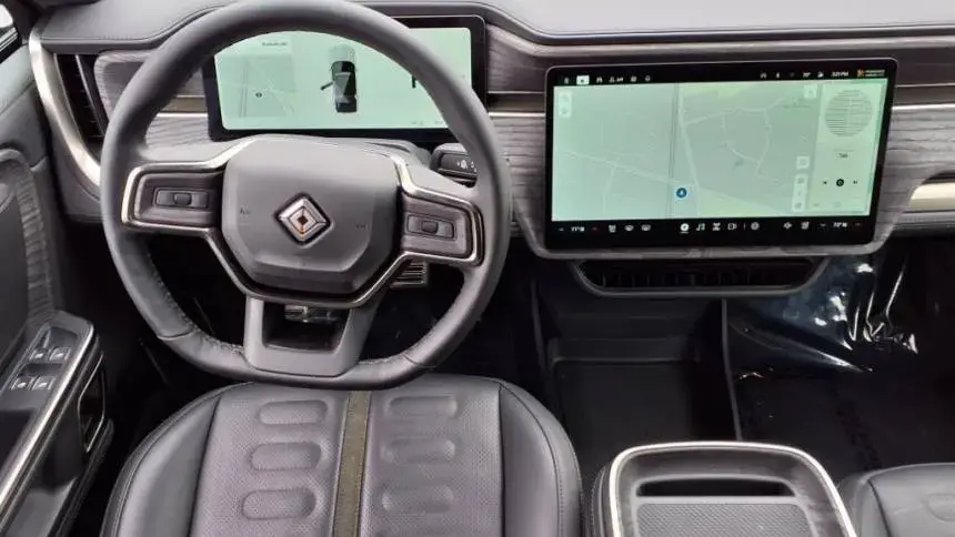 2023 Rivian R1S - Images - 15