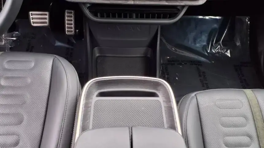 2023 Rivian R1S - Images - 17
